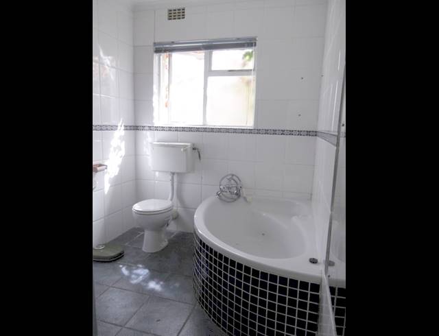4 bed property to rent in WOODSTOCK